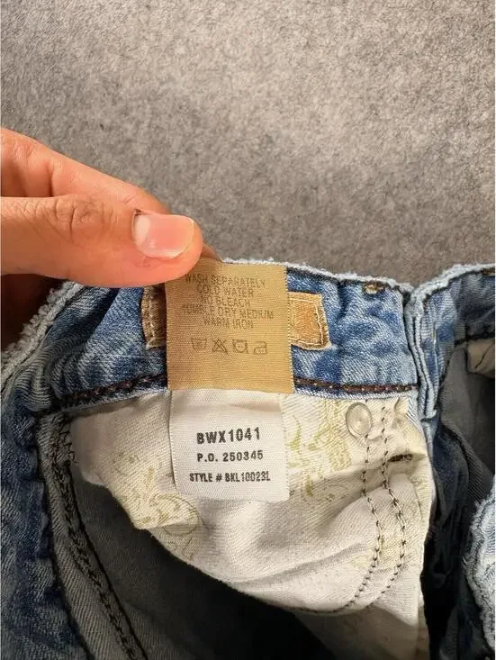 BKE Buckle Star Stretch Flare Jeans Women Sz 26x31 Blue Distressed Denim - Picture 9 of 11